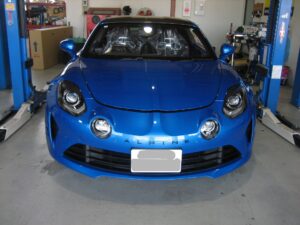 アルピーヌA110 車検整備 　運転席シート高さ調整