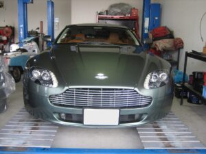 アストンマーチン V8 ヴァンテージ　エンジンオイル・フィルター交換