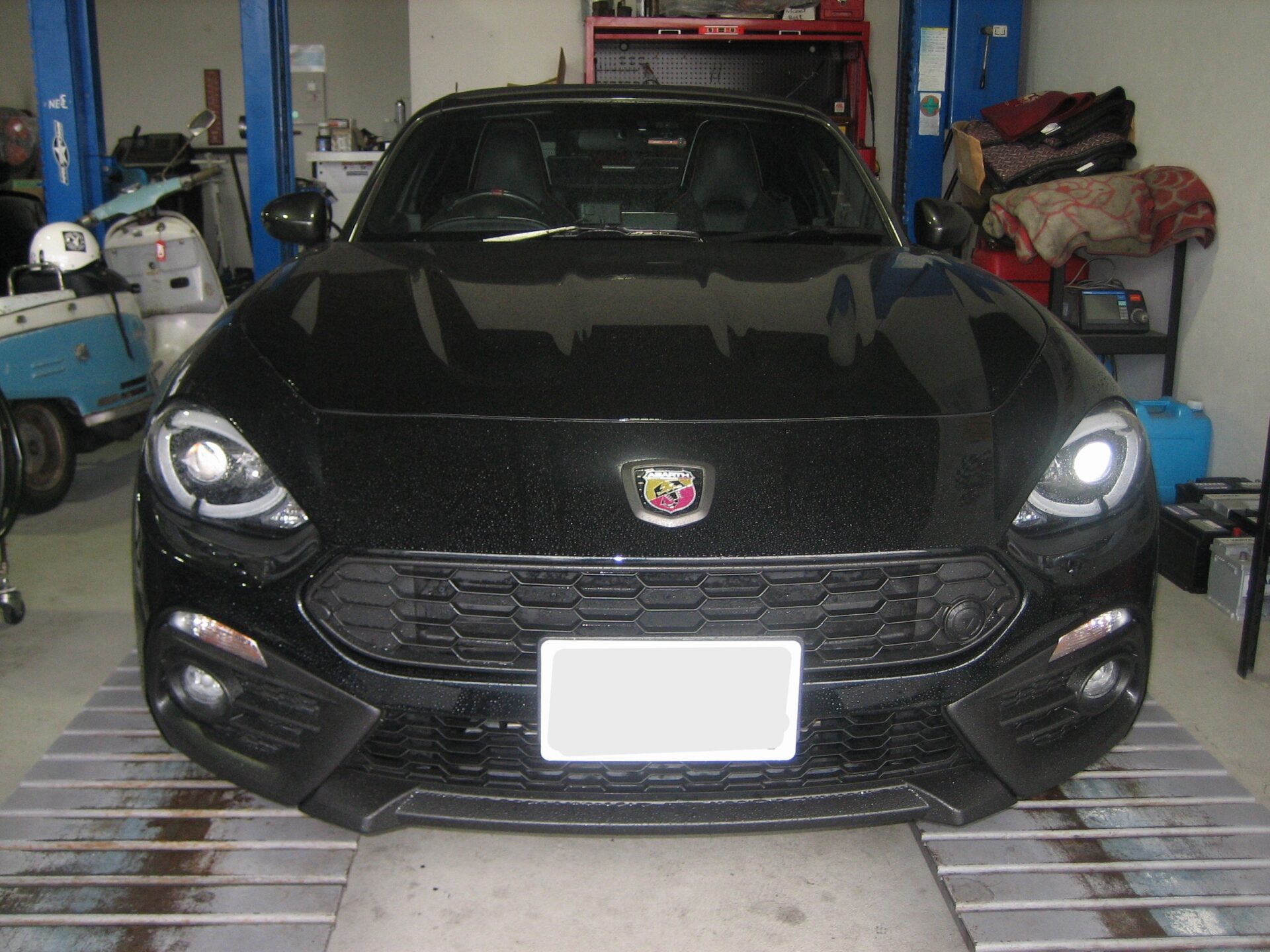 アバルト124スパイダー　エンジンオイル＆フィルター交換／メンテナンスリセット