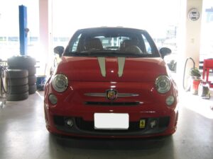 アバルト695 トリビュートフェラーリ　バッテリー交換