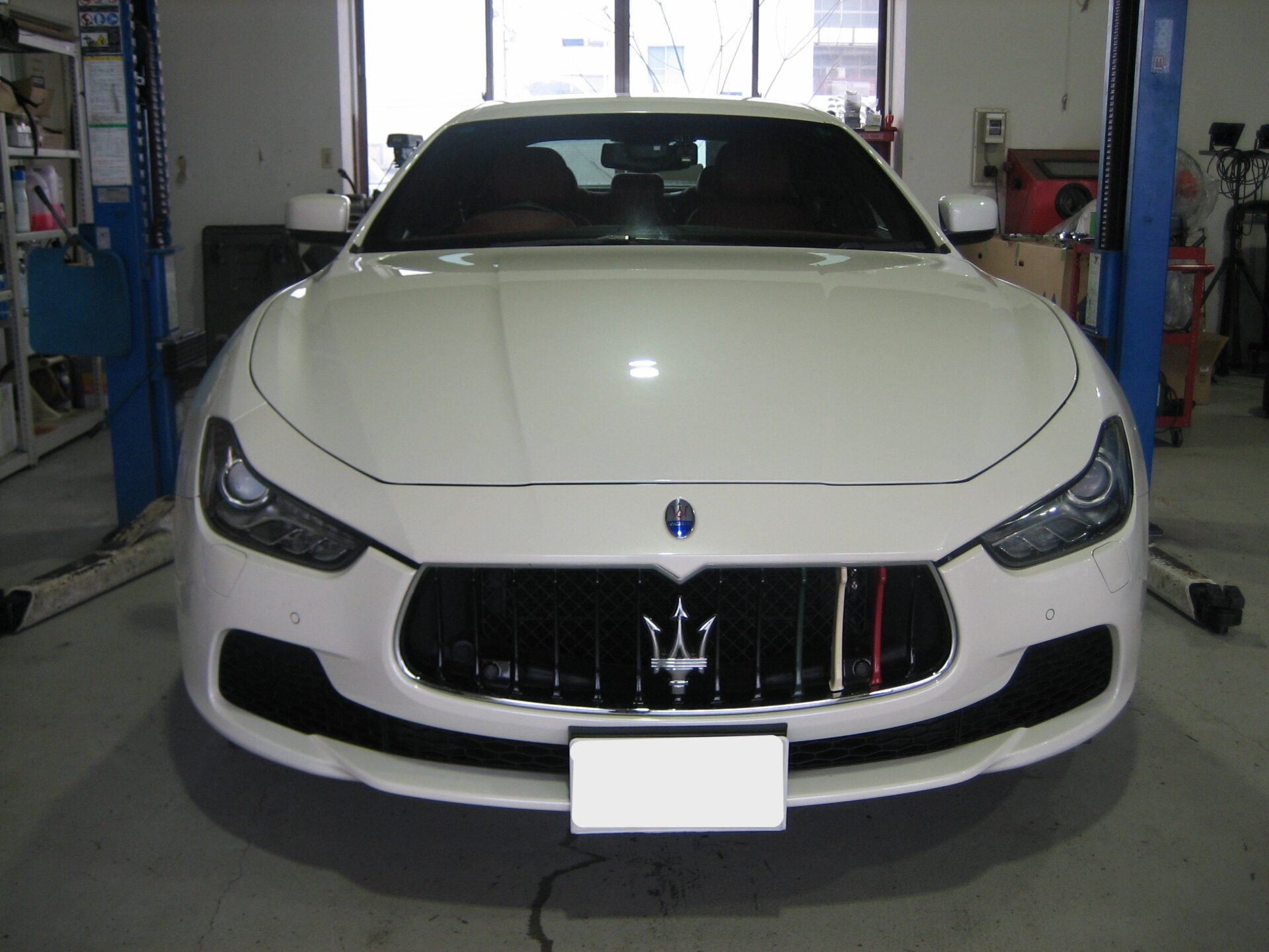 マセラティ ギブリ　パッド摩耗ランプ点灯（前後ブレーキパッド・センサー交換）