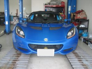ロータスエリーゼ　エンジンオイル＆フィルター交換／リヤタイヤ交換