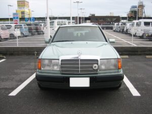 メルセデス・ベンツ W124ステーションワゴン　エンジンオイル交換