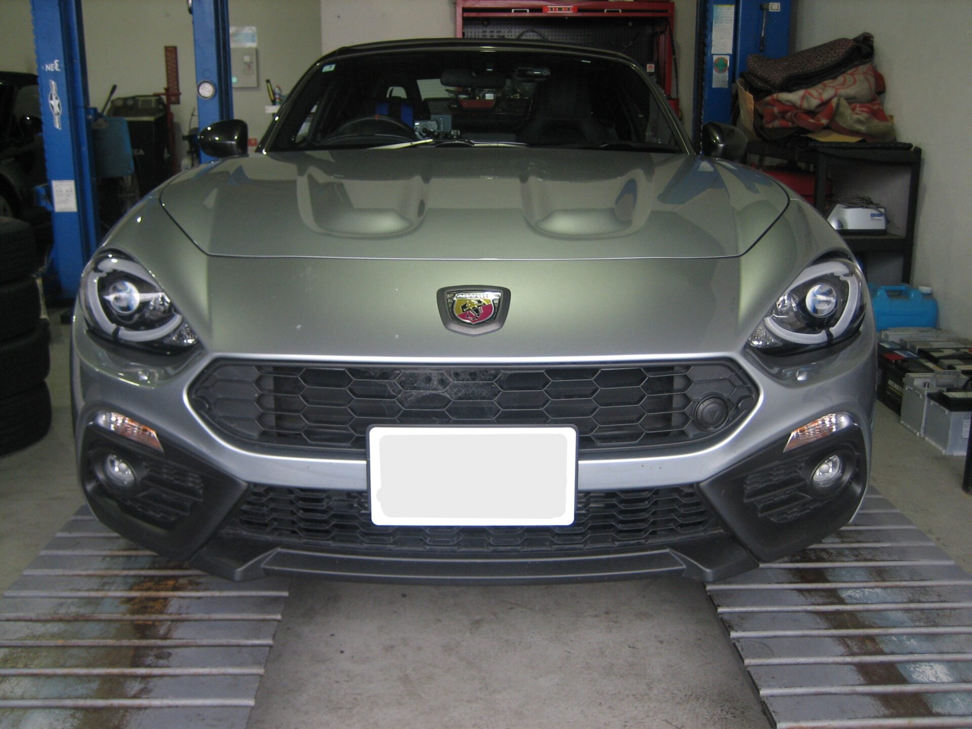 アバルト124スパイダー　エンジンオイル交換／レデューサ取付
